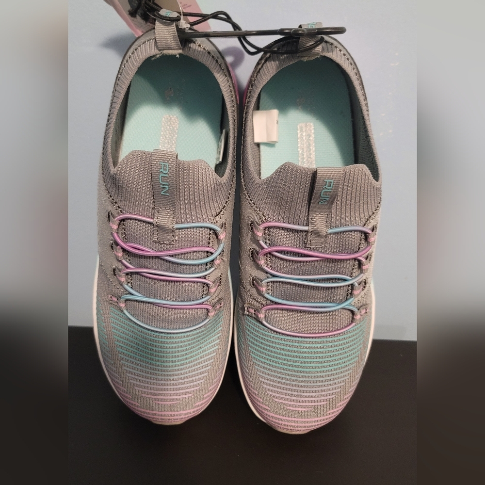 Athletic Shoes size 6 woman